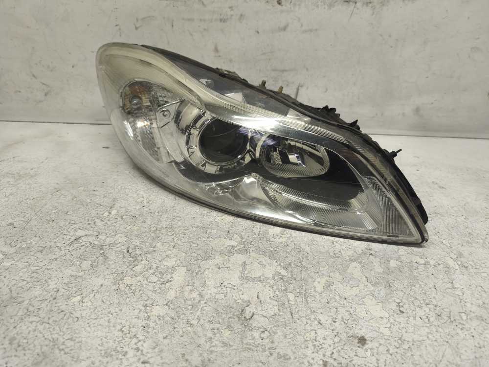 PHARE DROIT VOLVO - Vue 1